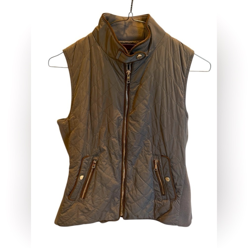 Zara Woman Green Quilted Zip Vest Size Small Stretch Sides Pockets Gold Accents